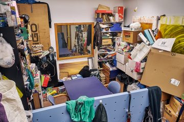 SAMPLE Treasure or Trash? Decision-making in Hoarding